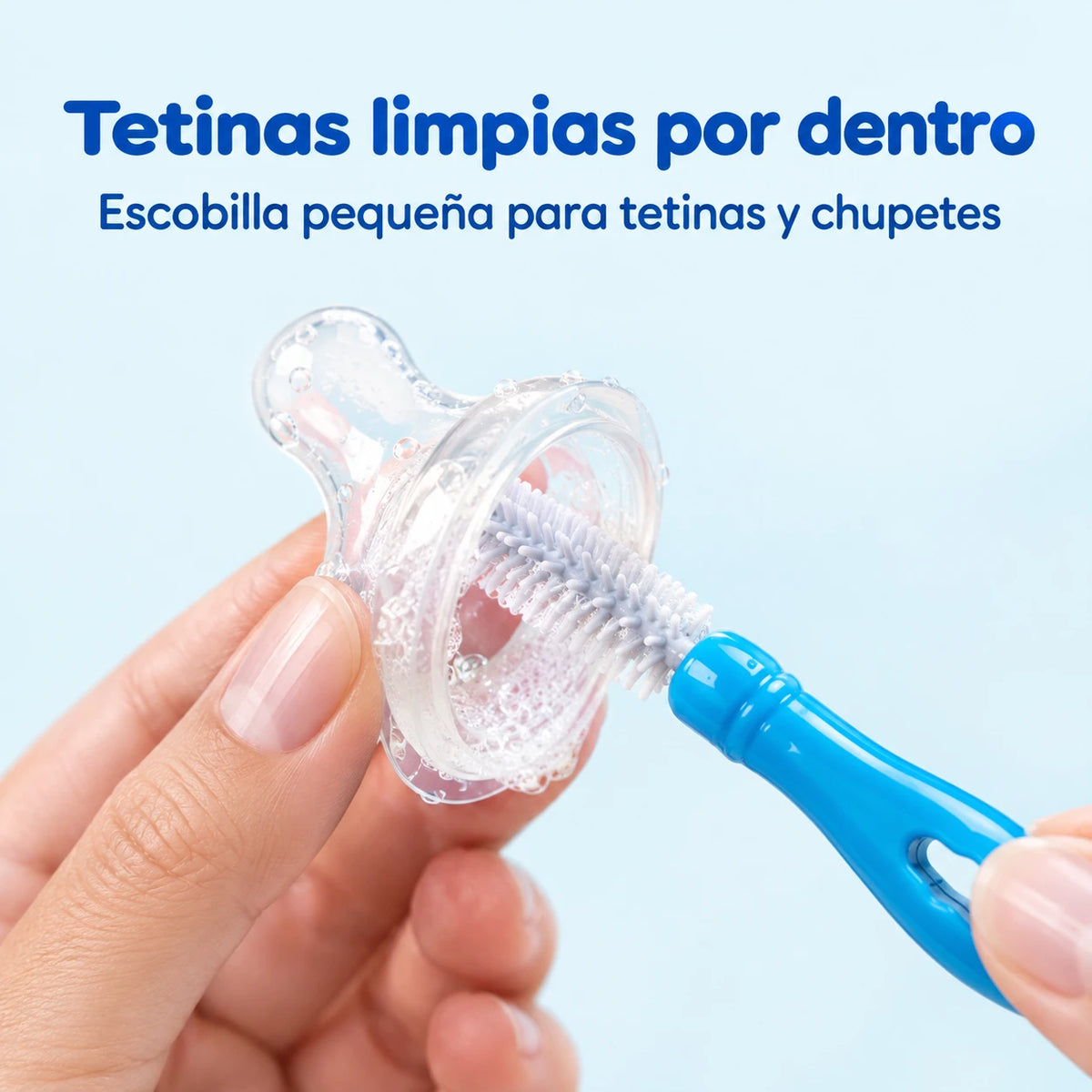 Escobilla pequeña OWAWA limpiando una tetina por dentro